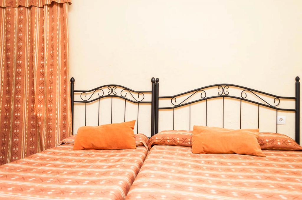 Pension La Montorena Севилья Экстерьер фото